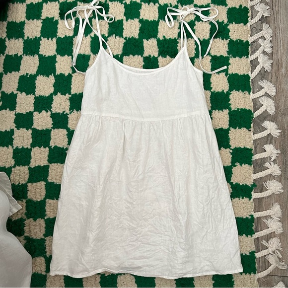 ❌❌ SOLD ❌❌ Reformation White Linen Dress - Picture 4 of 7